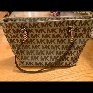 Excellent condition Michael Kors Signature tote